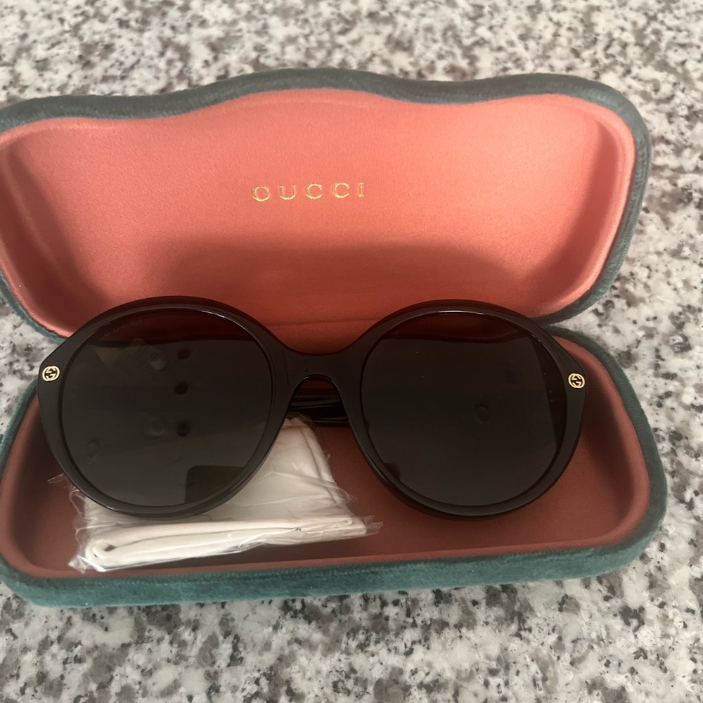 Authentic black Gucci sunglasses